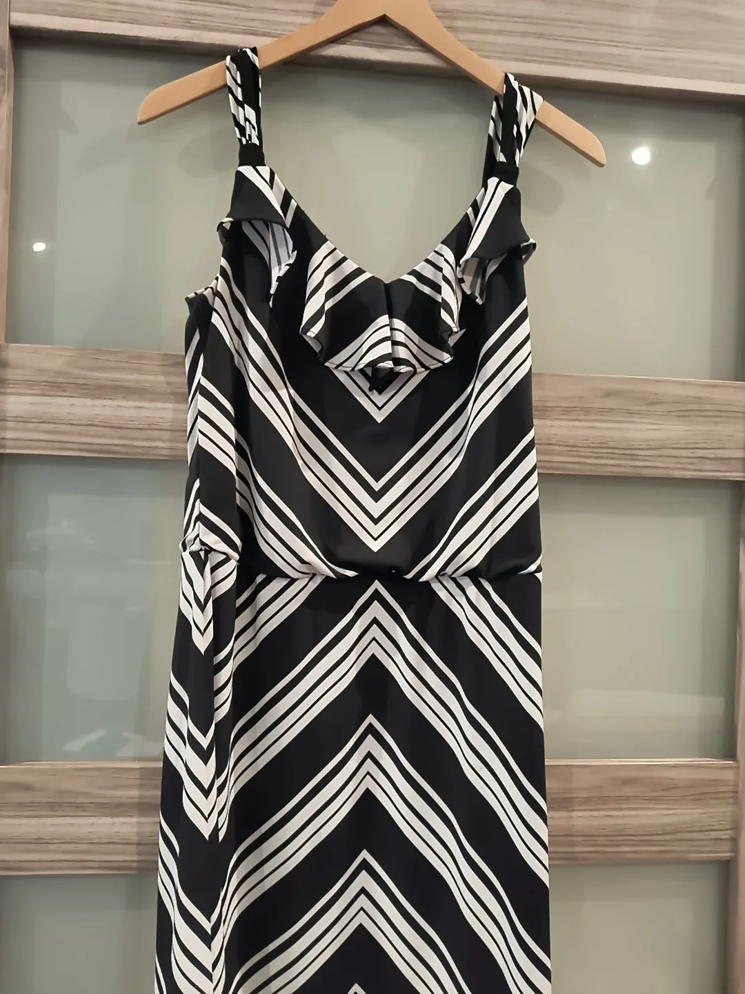 White House Black Market Dress - Size M image indicator(8)