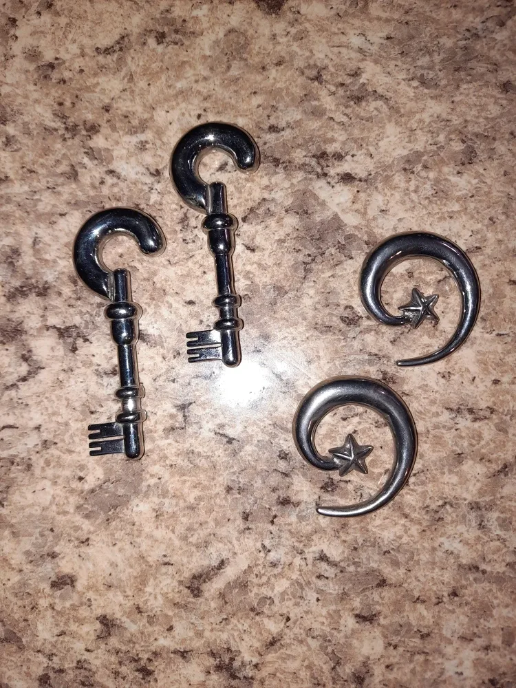 Body Jewelry Lot: Key & Star Tapers