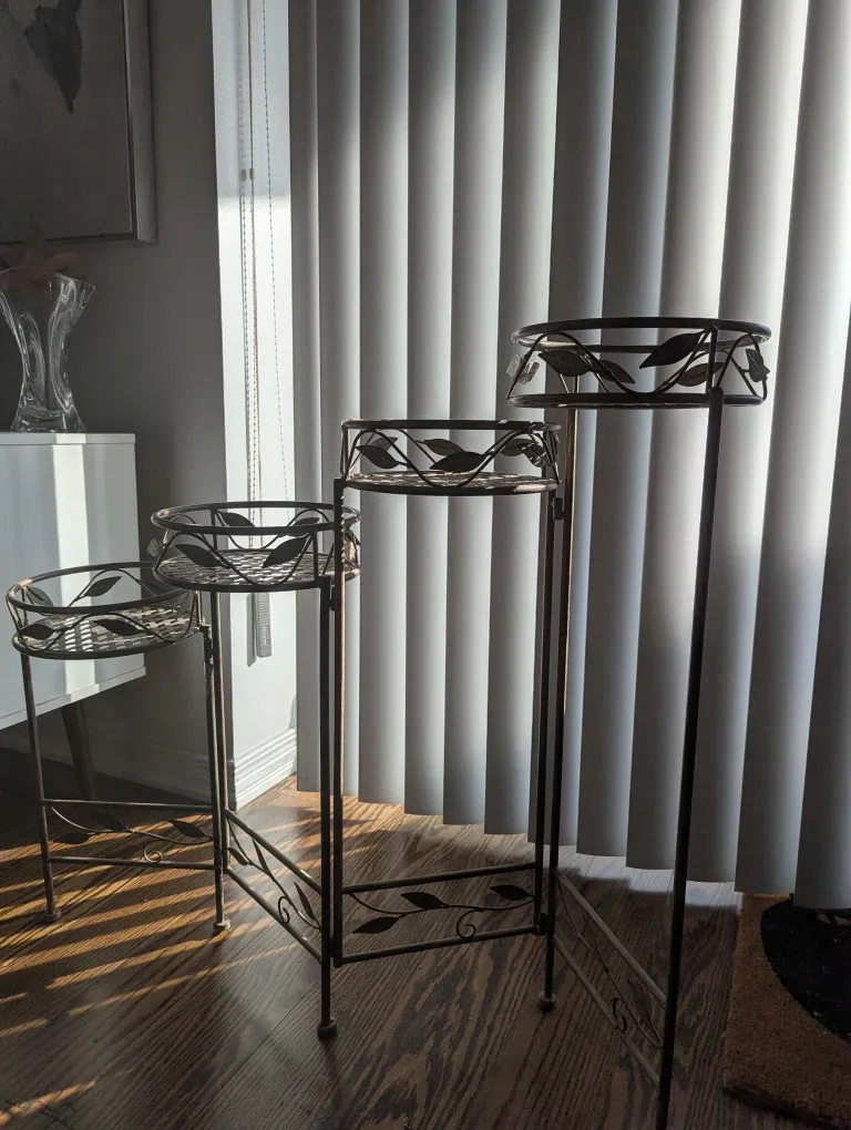 Metal Plant Stand with 4 Tiered Shelves image indicator(3)