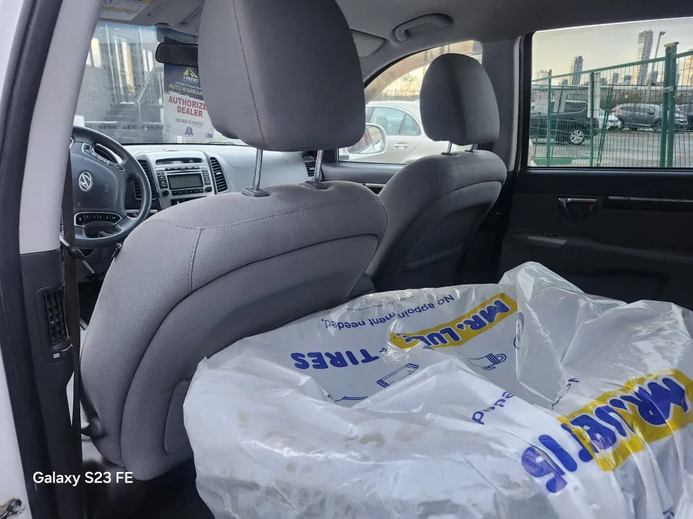 Lease-to-own white Hyundai Santa Fe. image indicator(4)