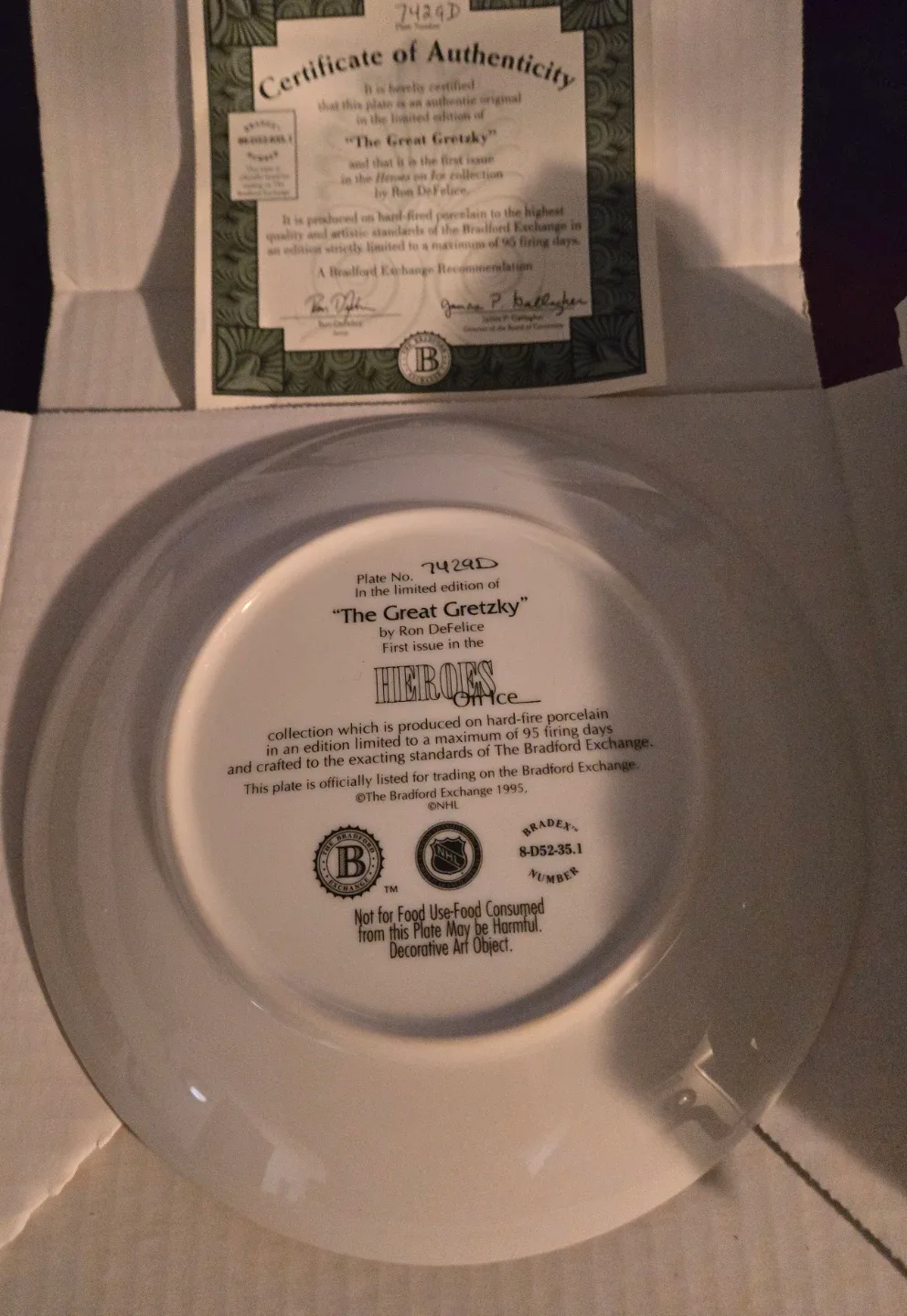 Wayne Gretzky Limited Edition Plate image indicator(4)