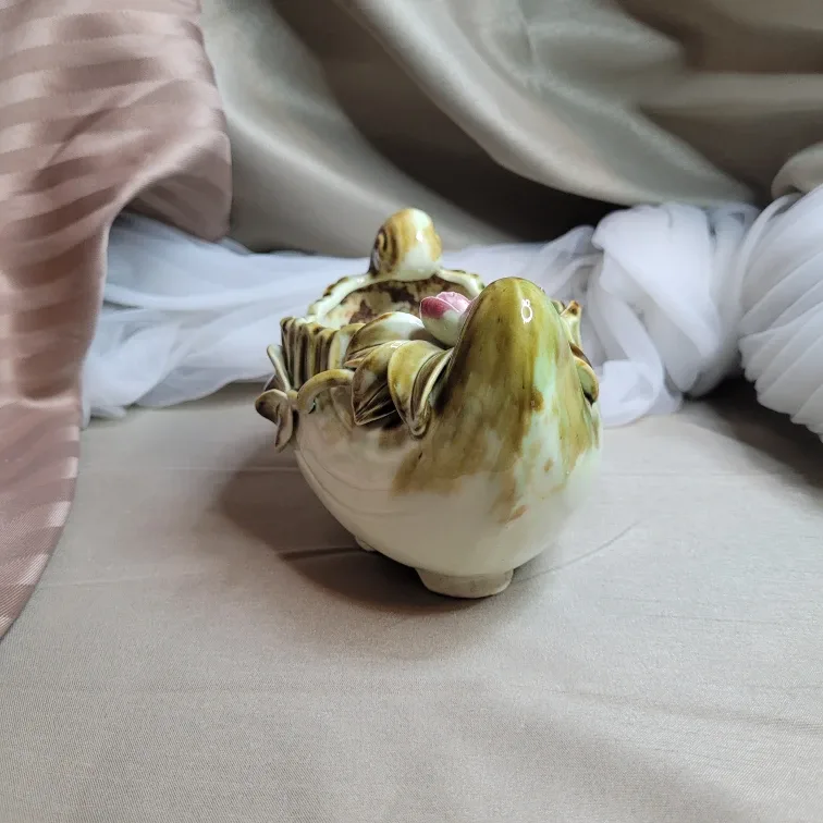 Beautiful Vintage 7" x 4 1/2" x 4" Ceramic Planter image indicator(7)