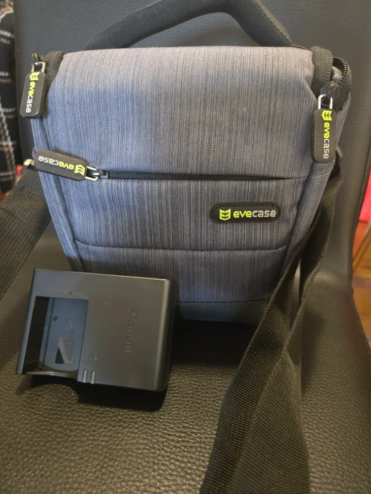 Canon EOS Rebel SL3 with EF-S 18-55mm Lens image indicator(5)