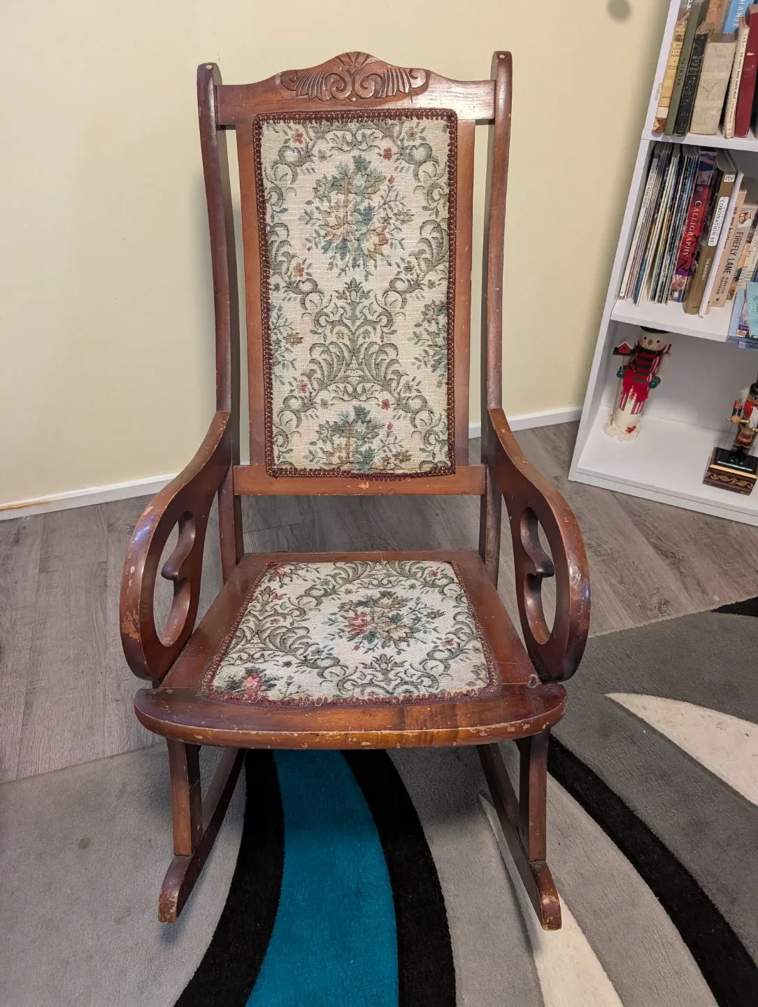 Vintage Floral Rocking Chair image indicator(2)