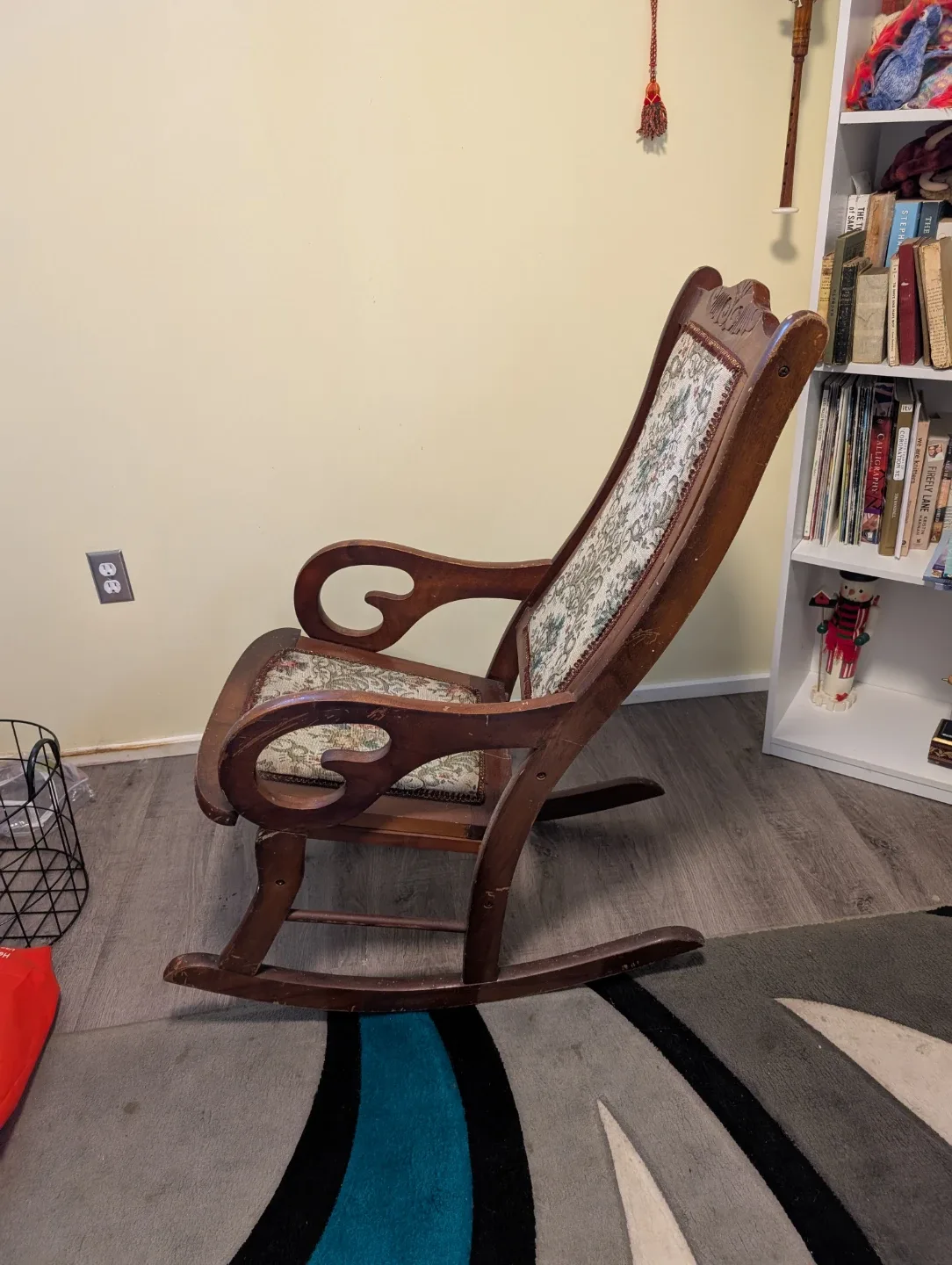 Vintage Floral Rocking Chair image indicator(3)