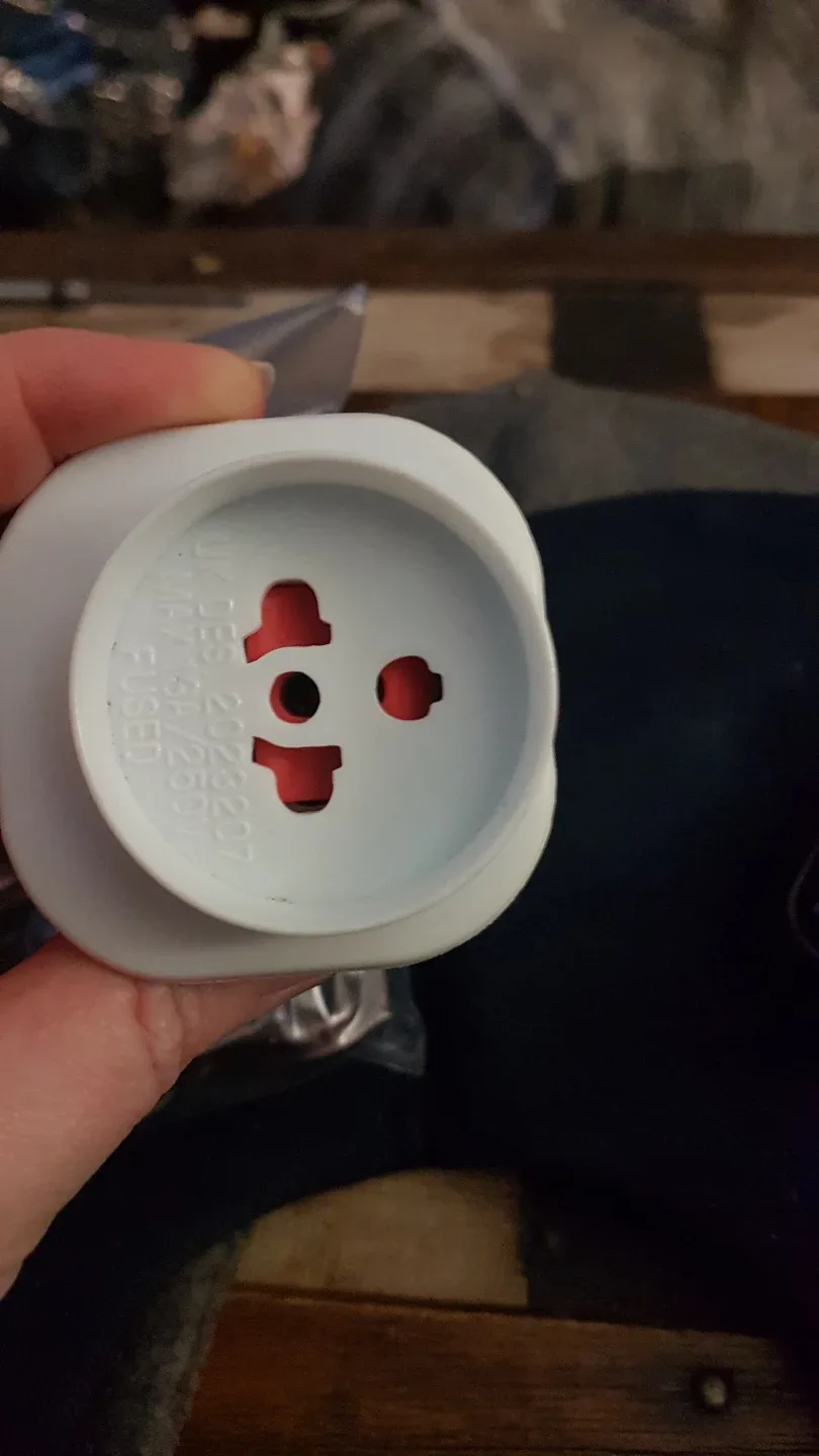 Travel Adapter Plug image indicator(2)