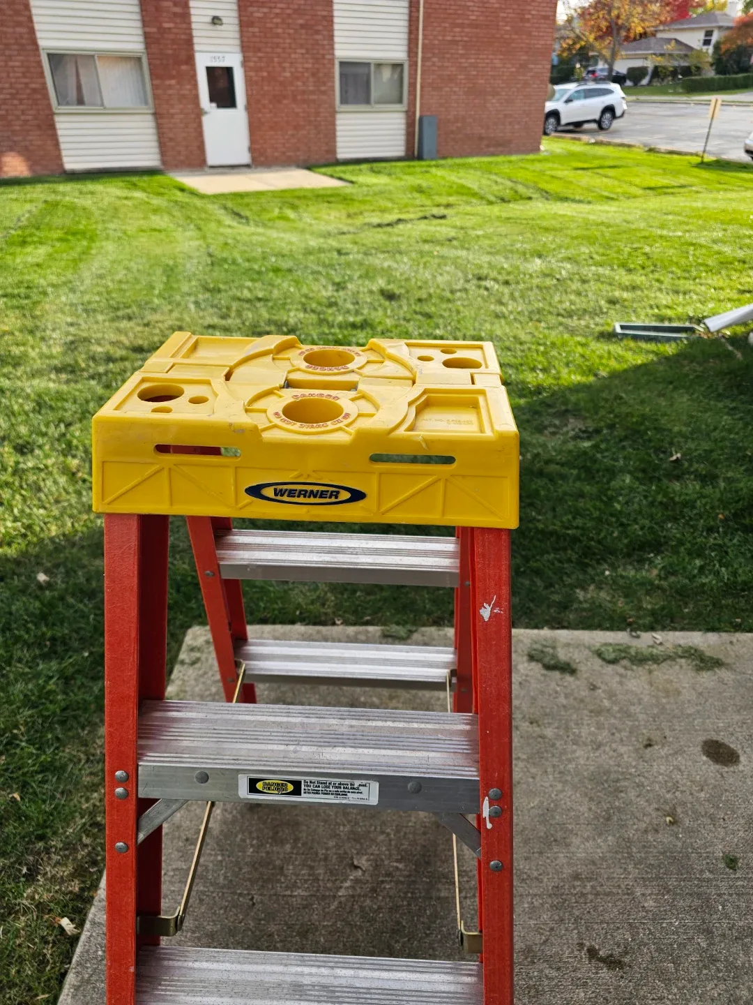 Werner 4ft Fiberglass Step Ladder - 300 lbs image indicator(6)