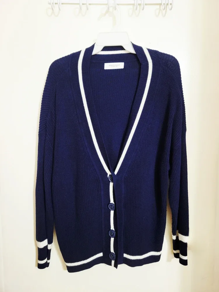 Collegiate Cardigan image indicator(2)