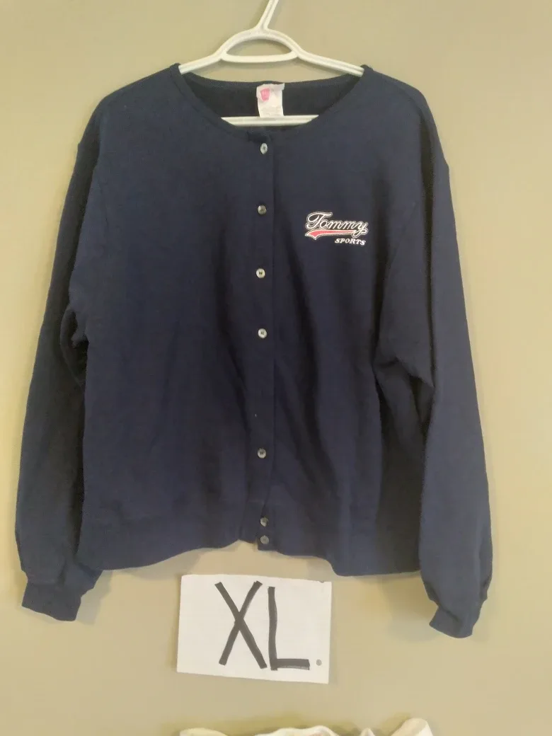 Clothing- women's Xl image indicator(4)