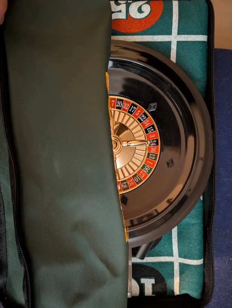 Poker Chip Set and Roulette Game image indicator(4)