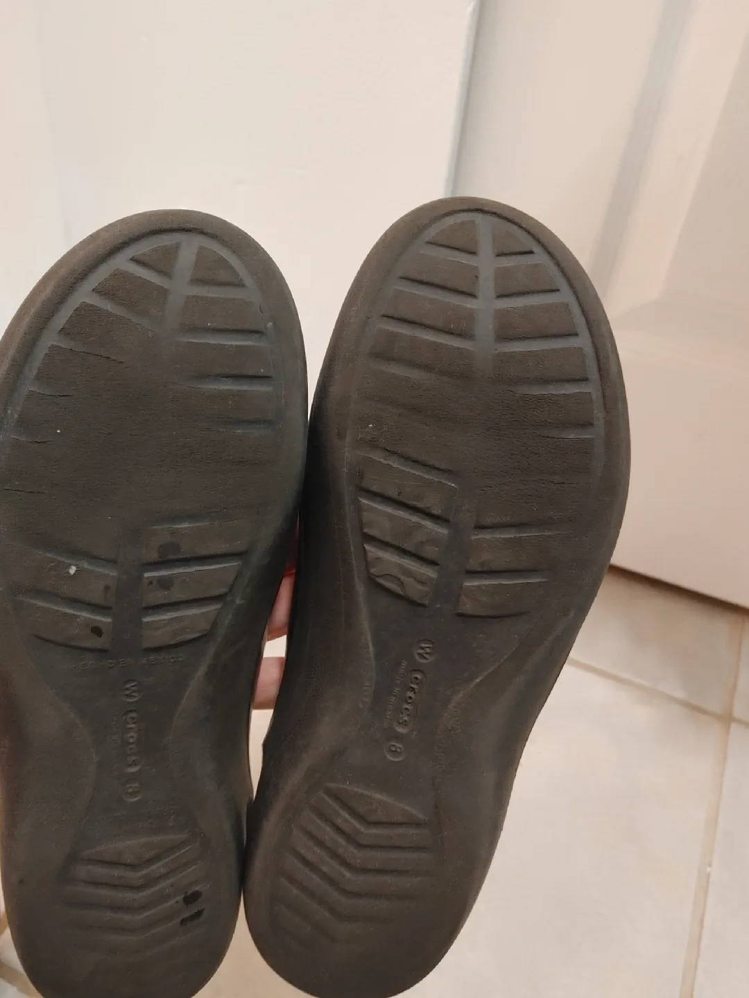 Crocs Women's Size 7 Black Flats image indicator(5)