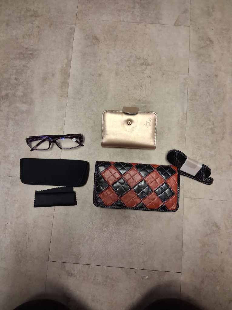 Makeup Brush Set, Glasses and Wallet