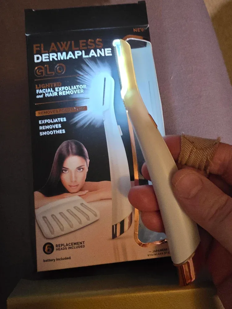 New Flawless Dermaplane Glo Facial Exfoliator image indicator(2)