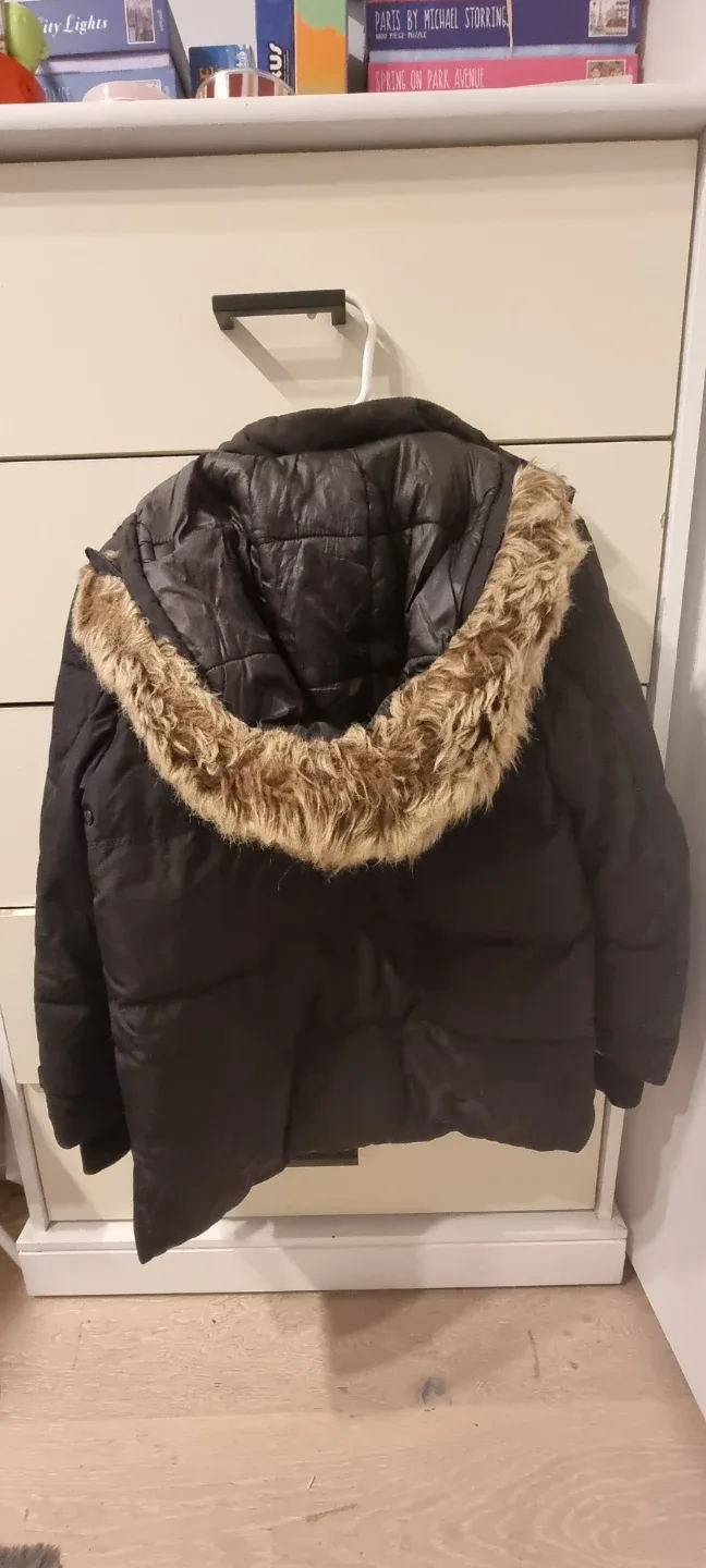 Point Zero Black Winter Jacket - size 9-10 years image indicator(4)