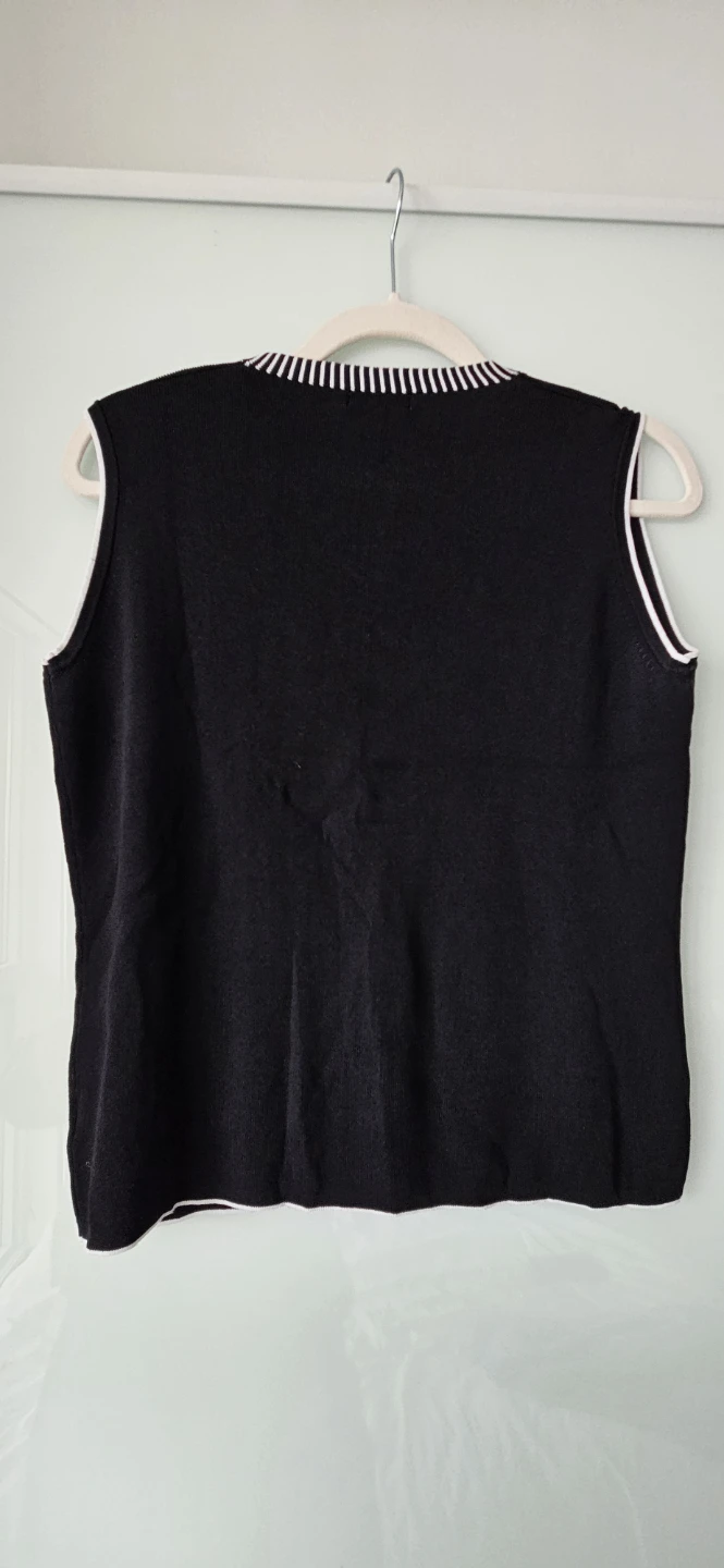 LIUX Black & White Sleeveless Sweater Top, Size Medium - photo 2
