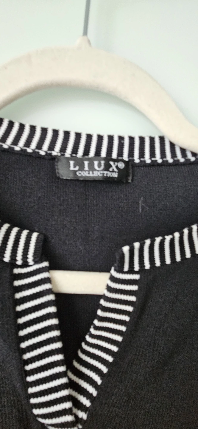 LIUX Black & White Sleeveless Sweater Top, Size Medium - photo 3