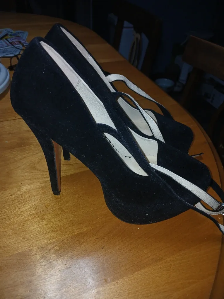 Occenta Black Suede Heels, Size 9.5 image indicator(2)