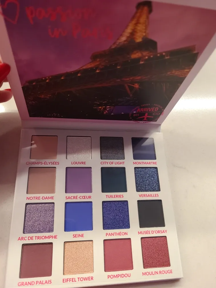 BH Cosmetics Paris 16 Color Eyeshadow Palette image indicator(3)