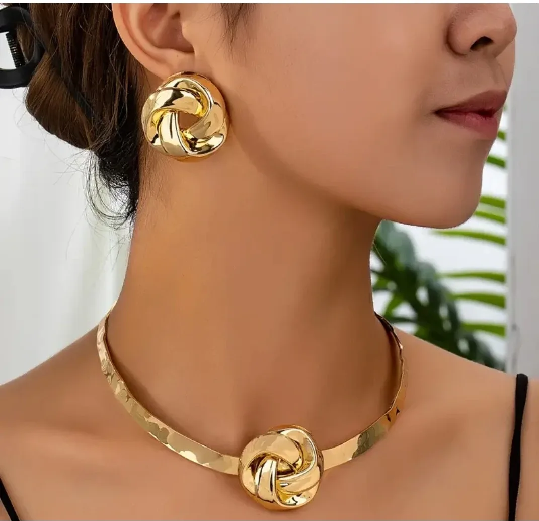 Gold Knot Necklace & Earrings Set thumbnail
