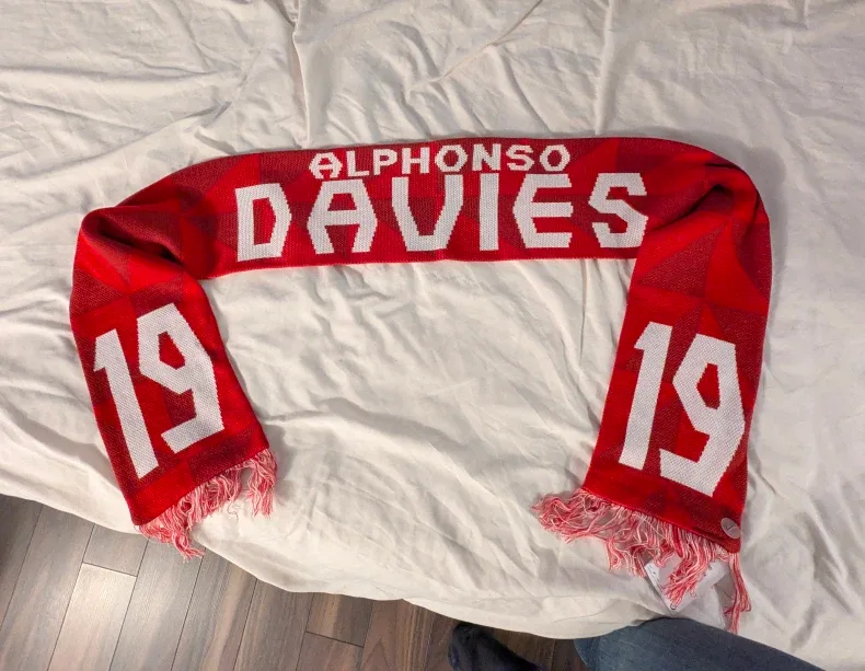 BNWT: Nike Canada Soccer Scarf - Alphonso Davies #19