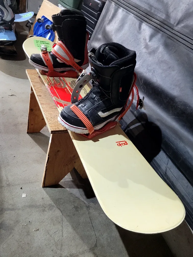 Division 23 Snowboard, Vans Boots, Size 11.5 image indicator(2)