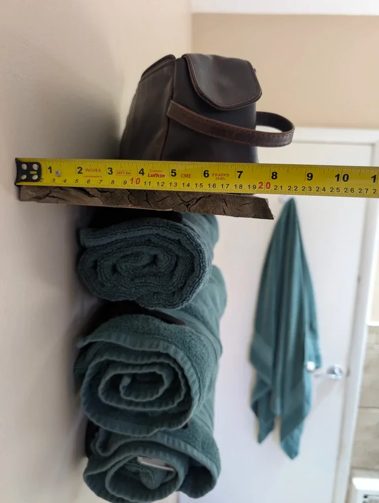 Rustic Wood & Horseshoe Towel Rack image indicator(4)