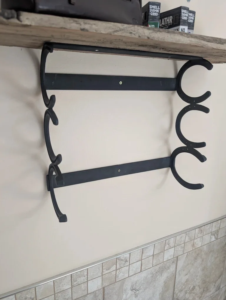 Rustic Wood & Horseshoe Towel Rack image indicator(8)