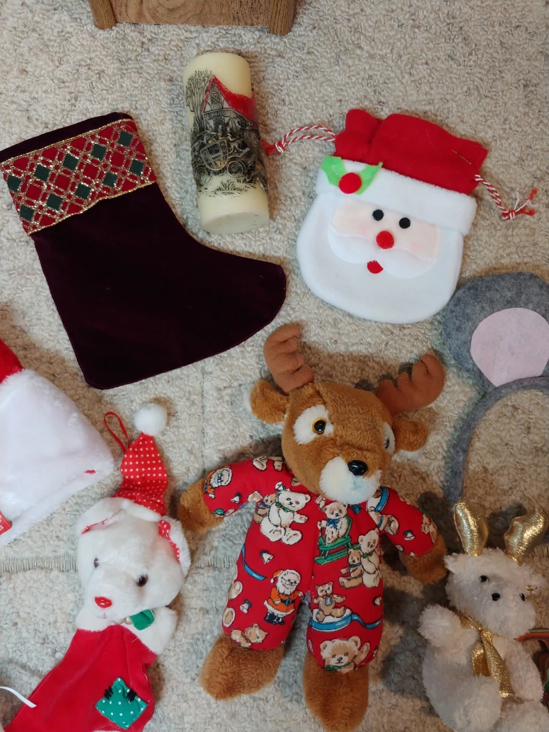 Christmas Holiday Decorations & Plushie Bundle - photo 3