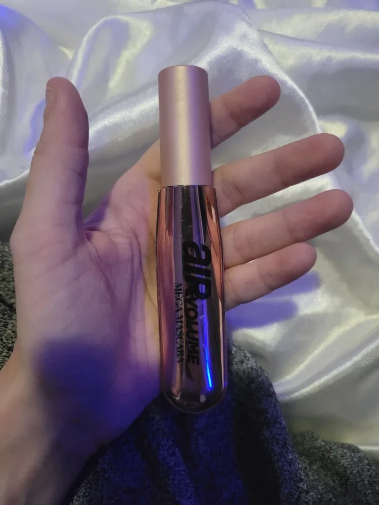 L'Oreal Air Volume Mega Mascara image indicator(3)