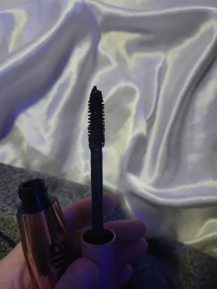 L'Oreal Air Volume Mega Mascara image indicator(4)