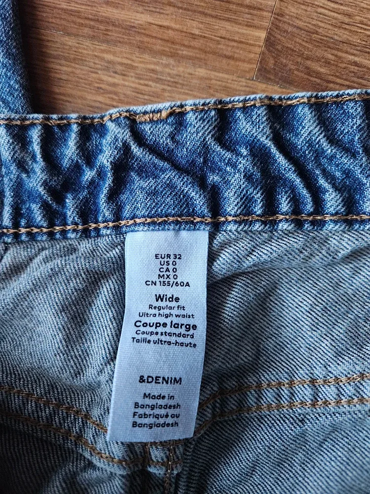 H&M &Denim Wide Leg Jeans - US Size 0 image indicator(3)