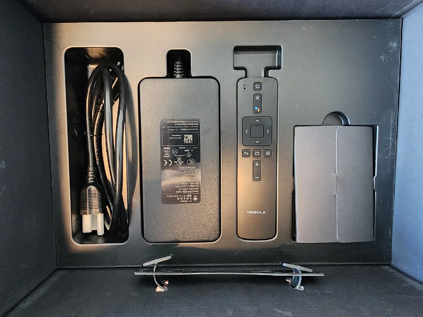 Anker Nebula Cosmos Full HD, Android TV Projector image indicator(5)