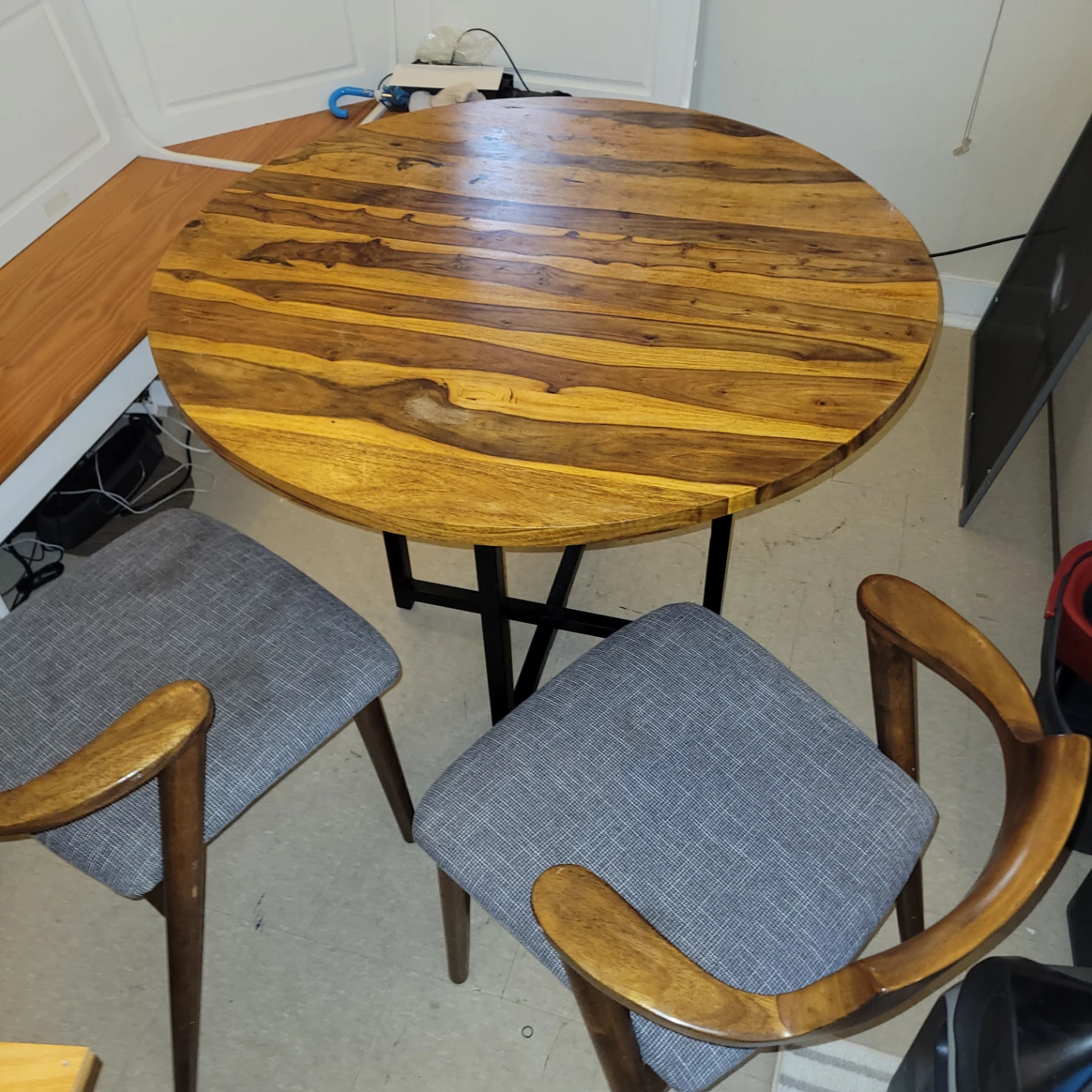 Round solid Wood Dining Table 40"