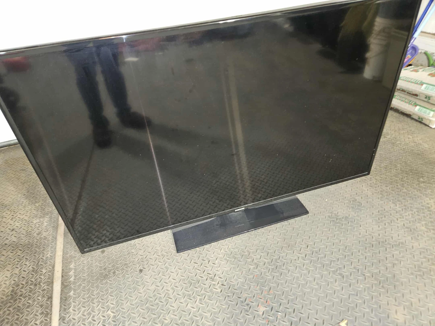 BROKEN Samsung UN55J6201 55" LED TV