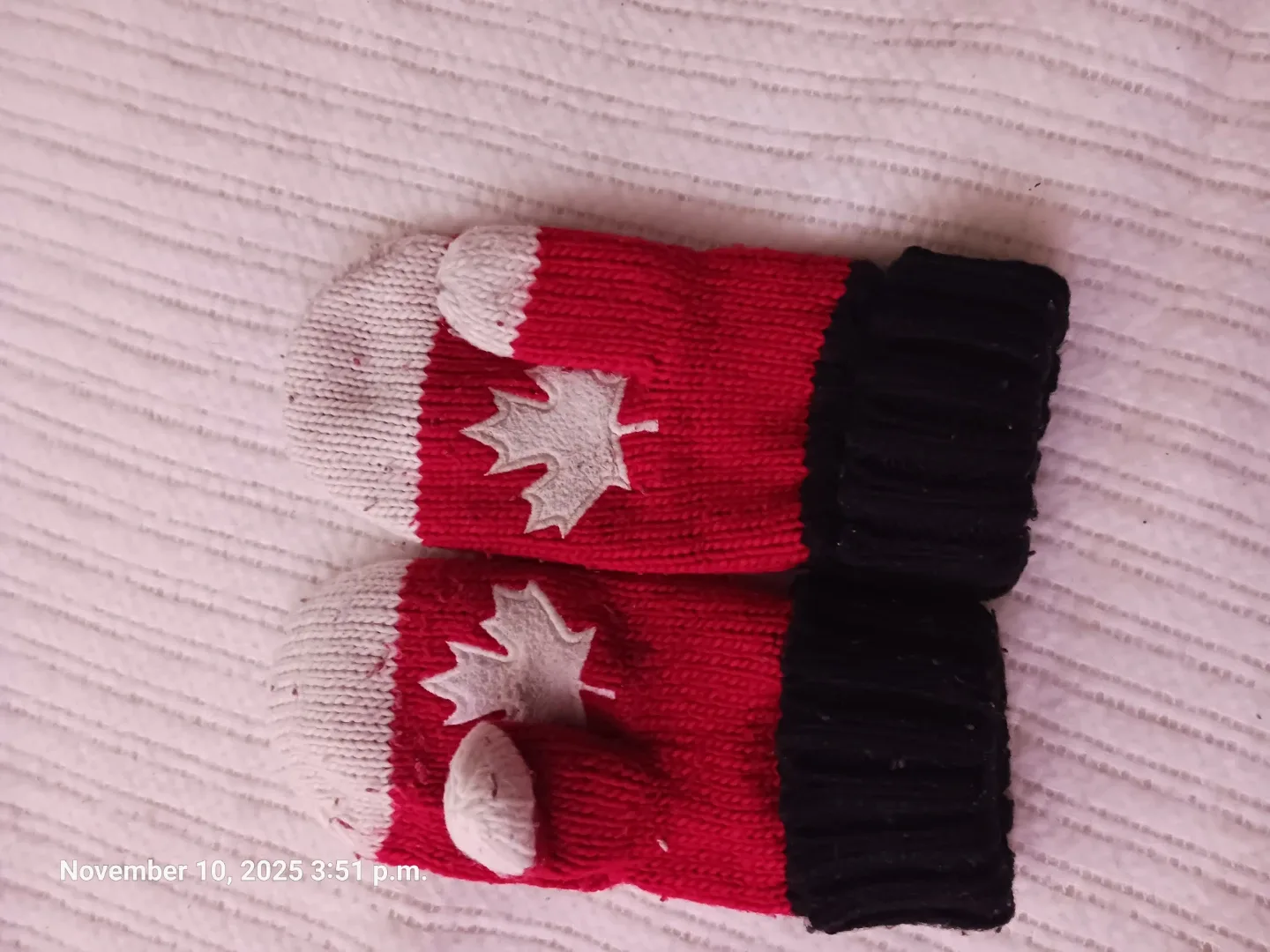 Hudson's Bay Olympic Canada Mittens image indicator(2)