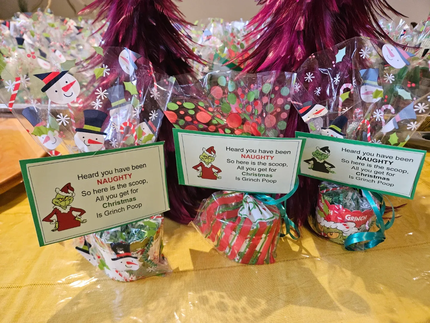 Grinch 💩 is back image indicator(2)