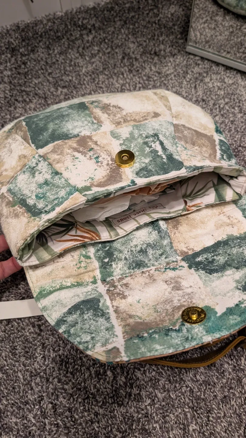 Just Bags Crossbody Purse image indicator(2)