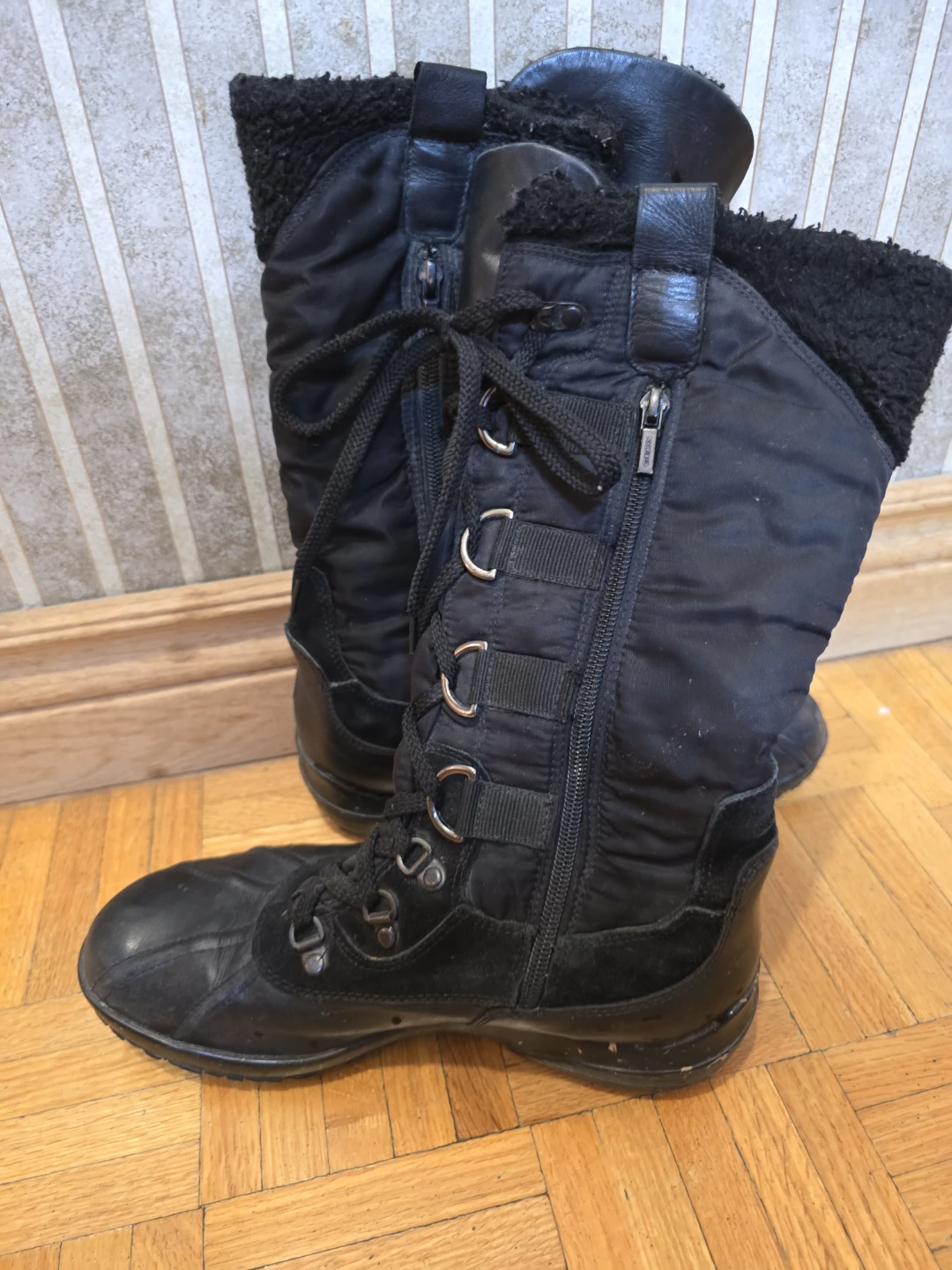 Womens GEOX Black Winter Boots IN GUC size 8