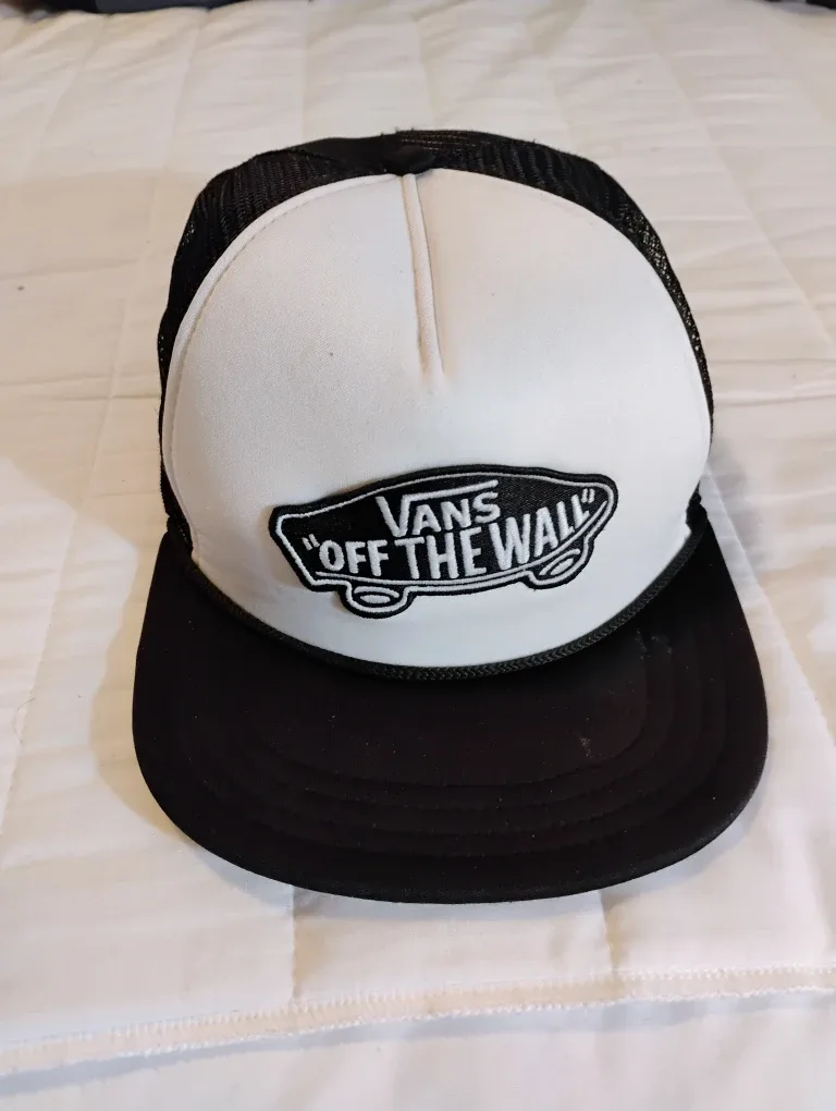 Vans "Off The Wall" Trucker Hat