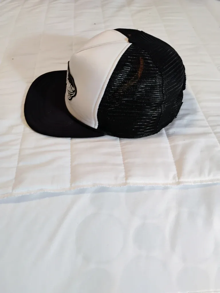 Vans "Off The Wall" Trucker Hat image indicator(2)