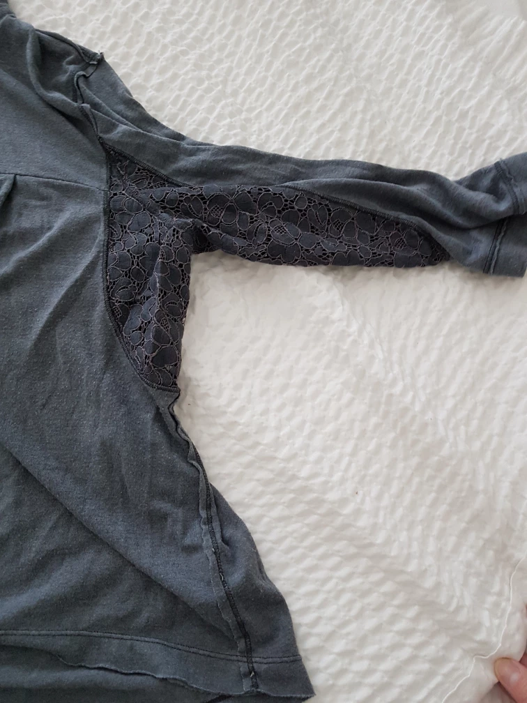 We The Free Grey Lace Sleeve Top - Size M - photo 4