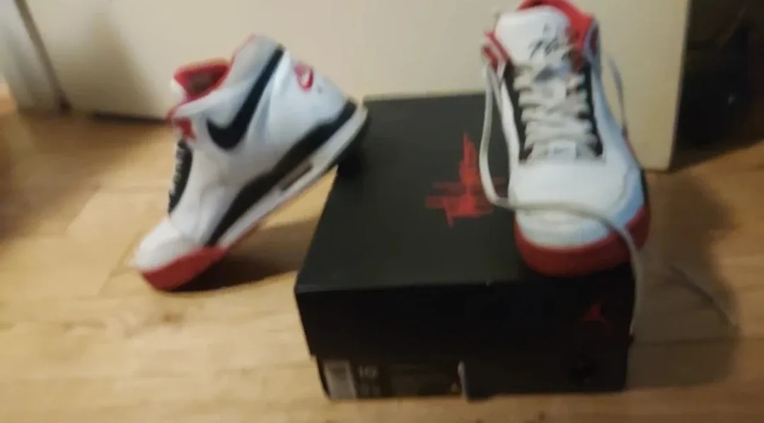 Nike Air Flight 89 Size 9.5 image indicator(2)