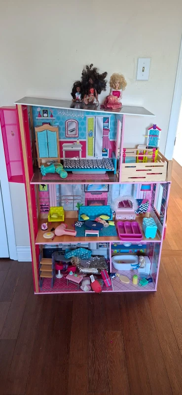 Dollhouse with Furniture
