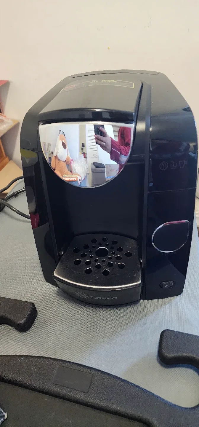 Tassimo Coffee Machine - Black image indicator(2)