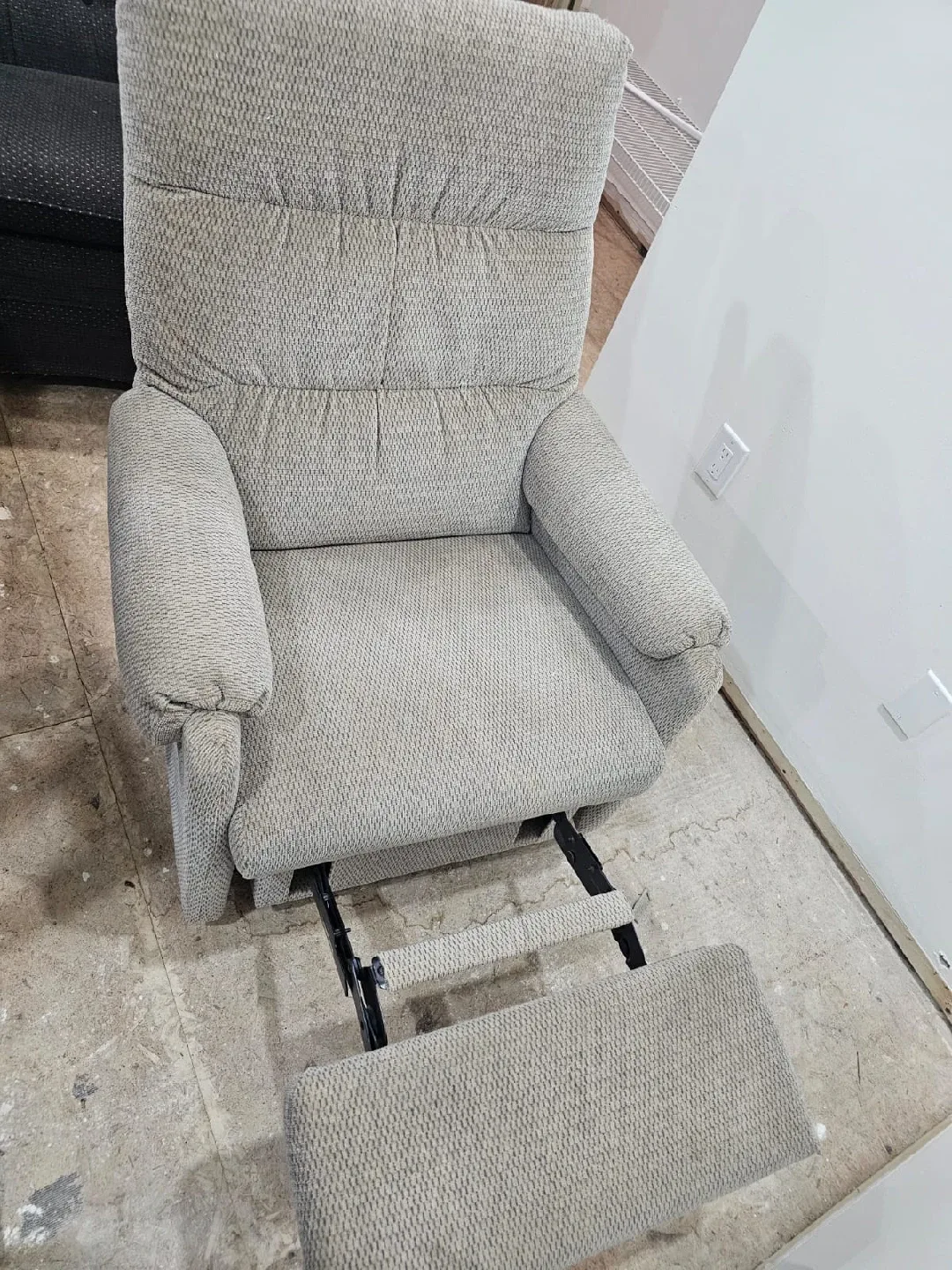 Beige Recliner Chair image indicator(5)