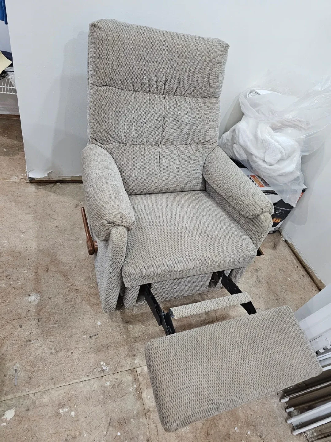 Beige Recliner Chair image indicator(6)