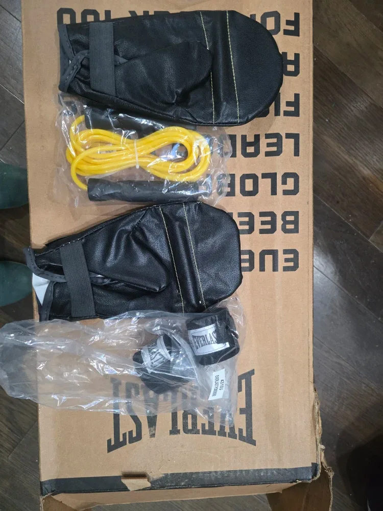 Everlast Punching Bag - New in Box /with free glove jump rope image indicator(4)