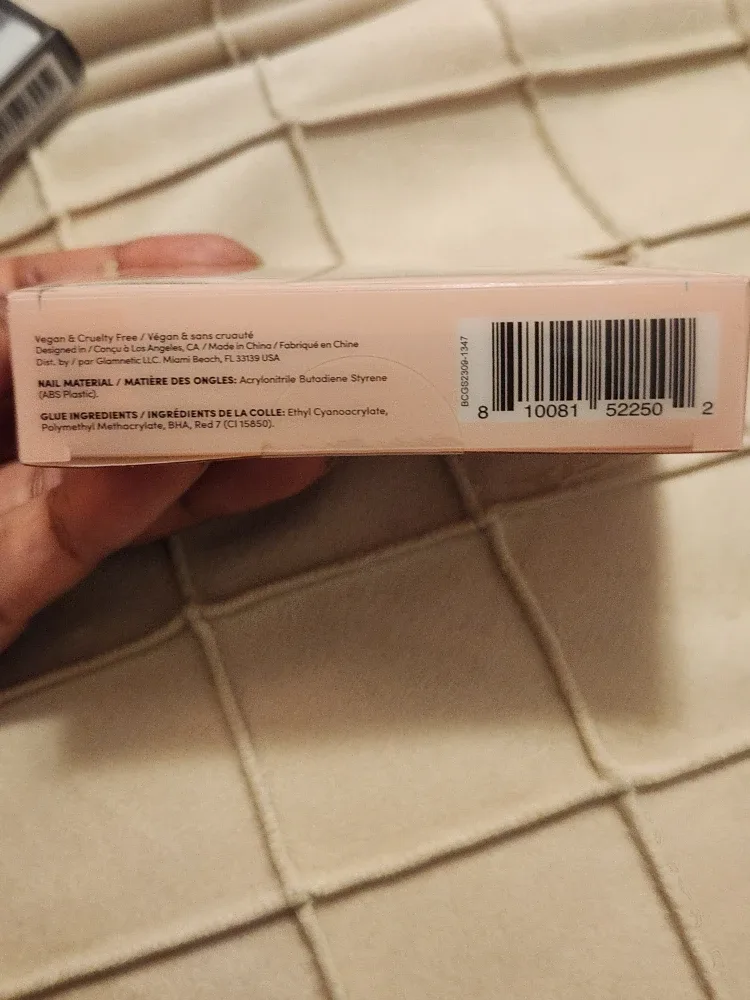 Glamnetic Winter Storm Short Almond Press-On Nails image indicator(3)