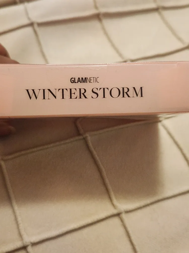 Glamnetic Winter Storm Short Almond Press-On Nails image indicator(5)