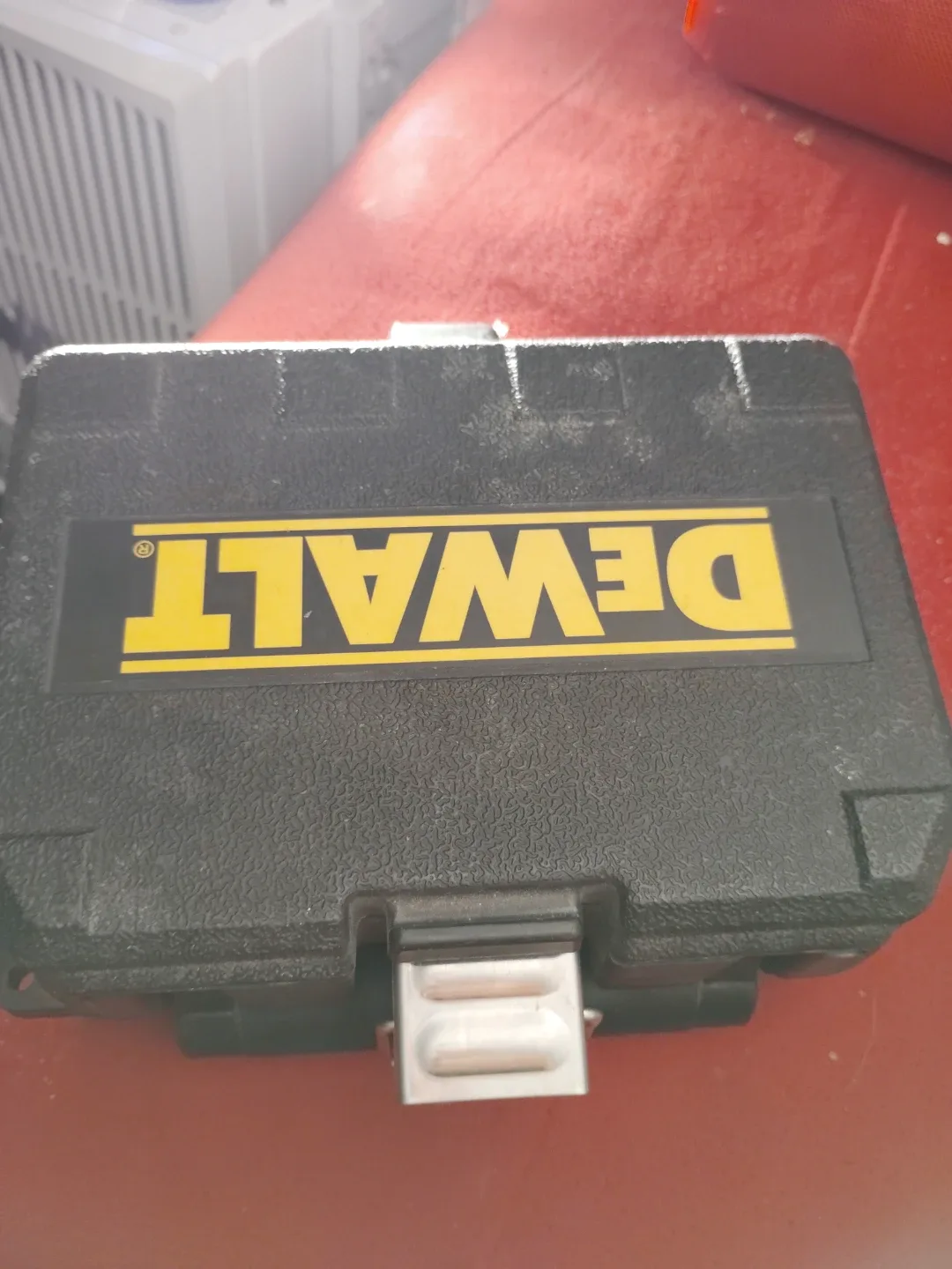 DeWalt Laser Level with Case image indicator(3)